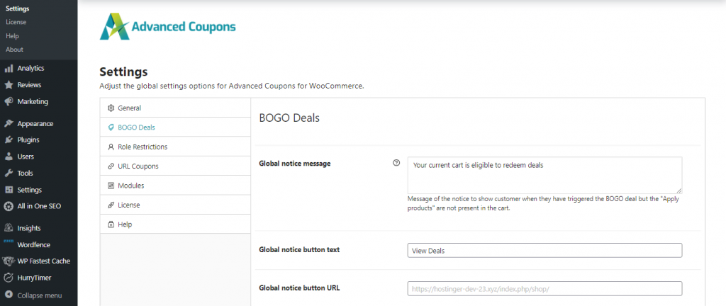 La page de réglages du plugin Advanced Coupons for WooCommerce sur le tableau de bord de WordPress, montrant ses fonctionnalités telles que les offres BOGO et les coupons URL