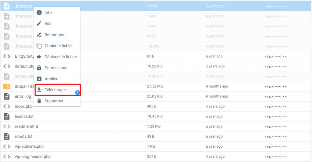 Le gestionnaire de fichiers Hostinger met en évidence le bouton Télécharger sur le fichier .htaccess.